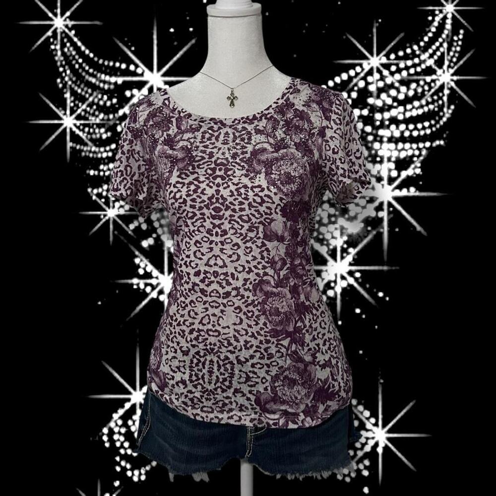 White base and purple leopard print fitted shirt with rhinestones